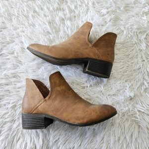 Madden Girl Tan Brown V-Cut Side Ankle Booties Low Block Heel Almond Toe Sz 7.5